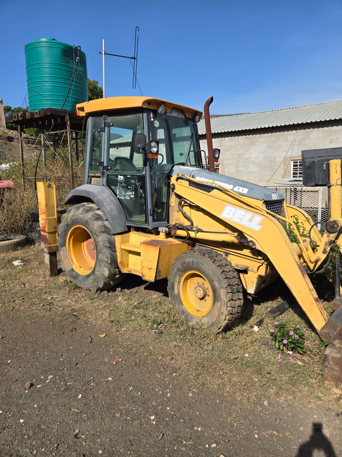 CAT 320D Excavator — Bucket Detail
