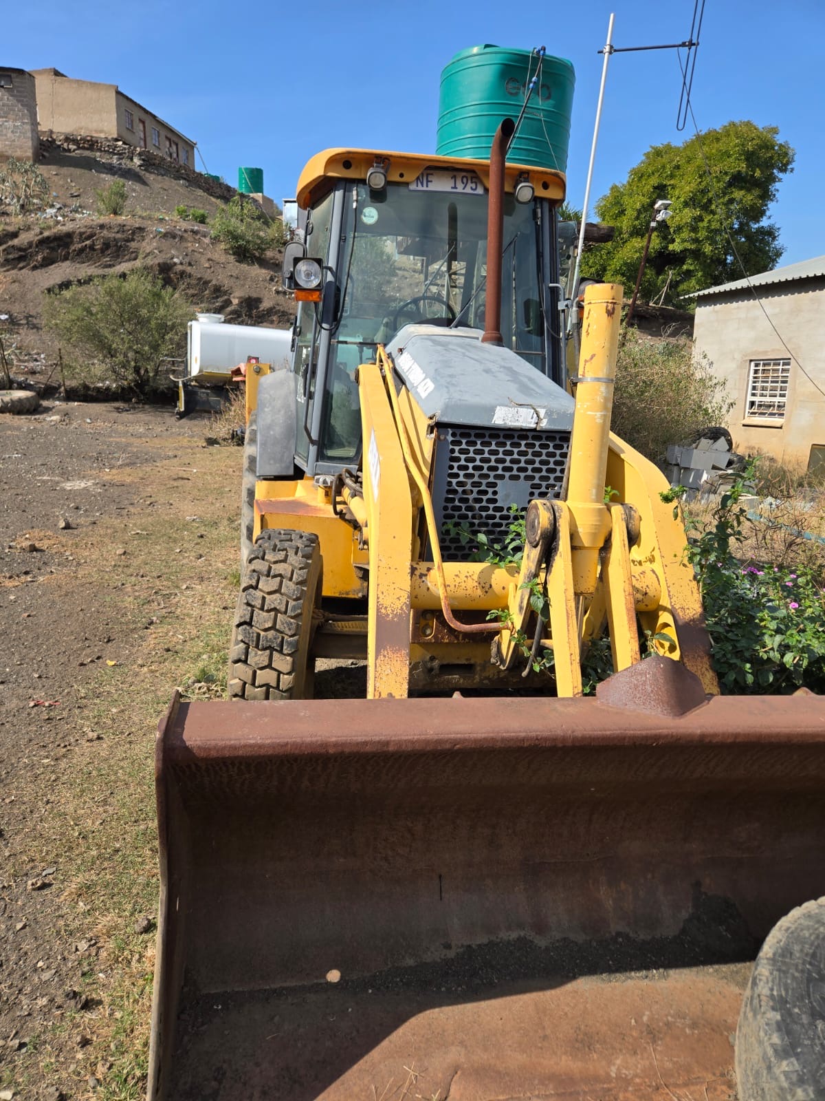 Bell Backhoe Loader — Front Bucket