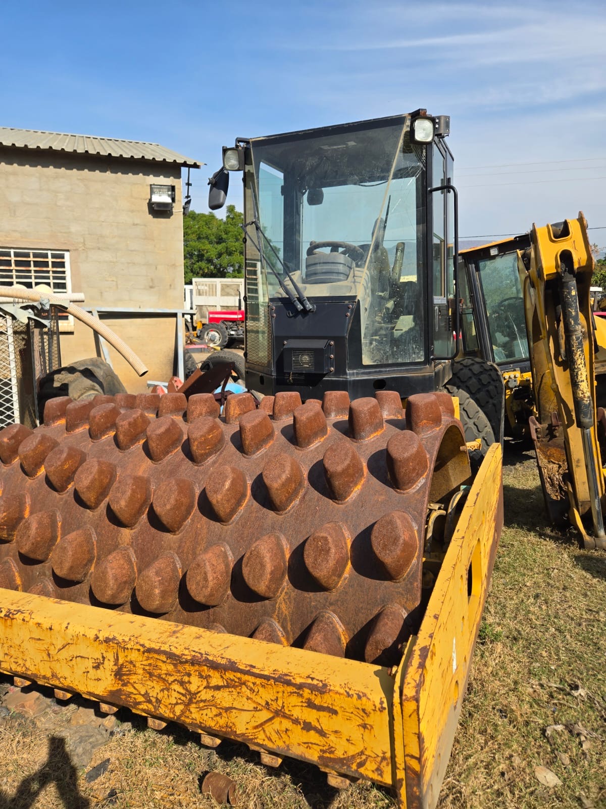 Padfoot Roller / Compactor — Drum Detail