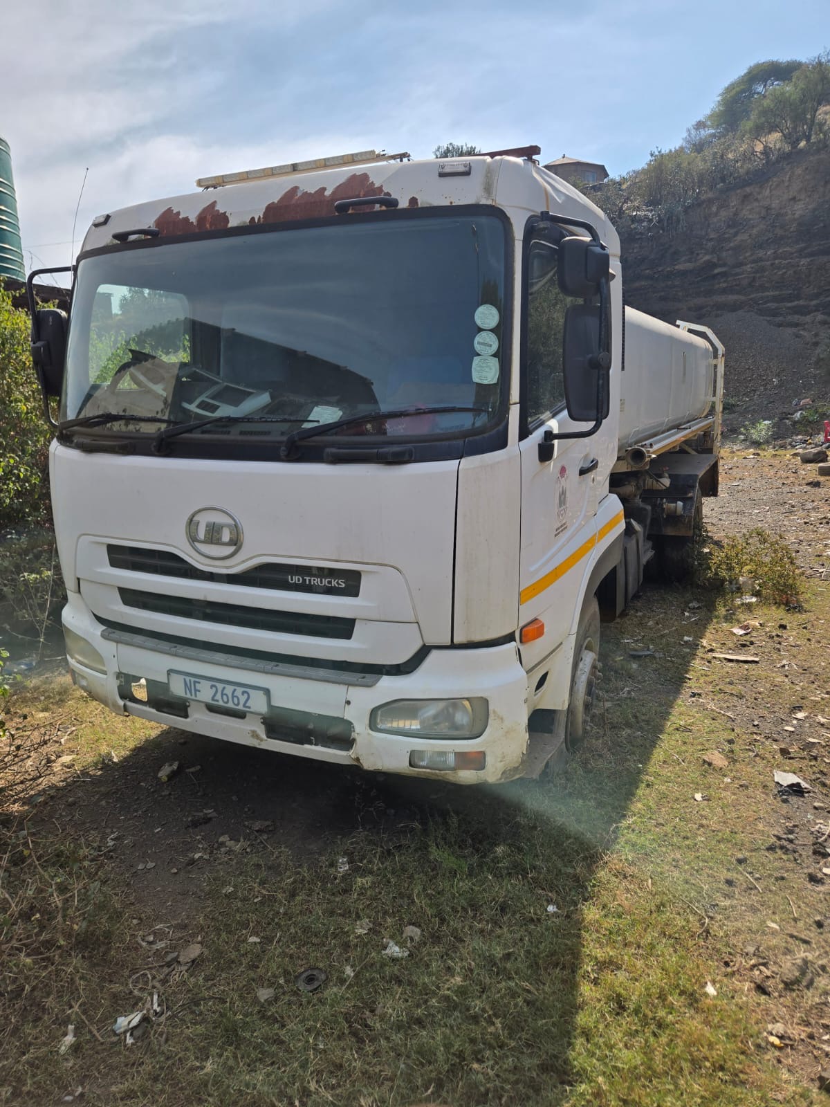 UD Trucks Water Tanker NF2662 — Front