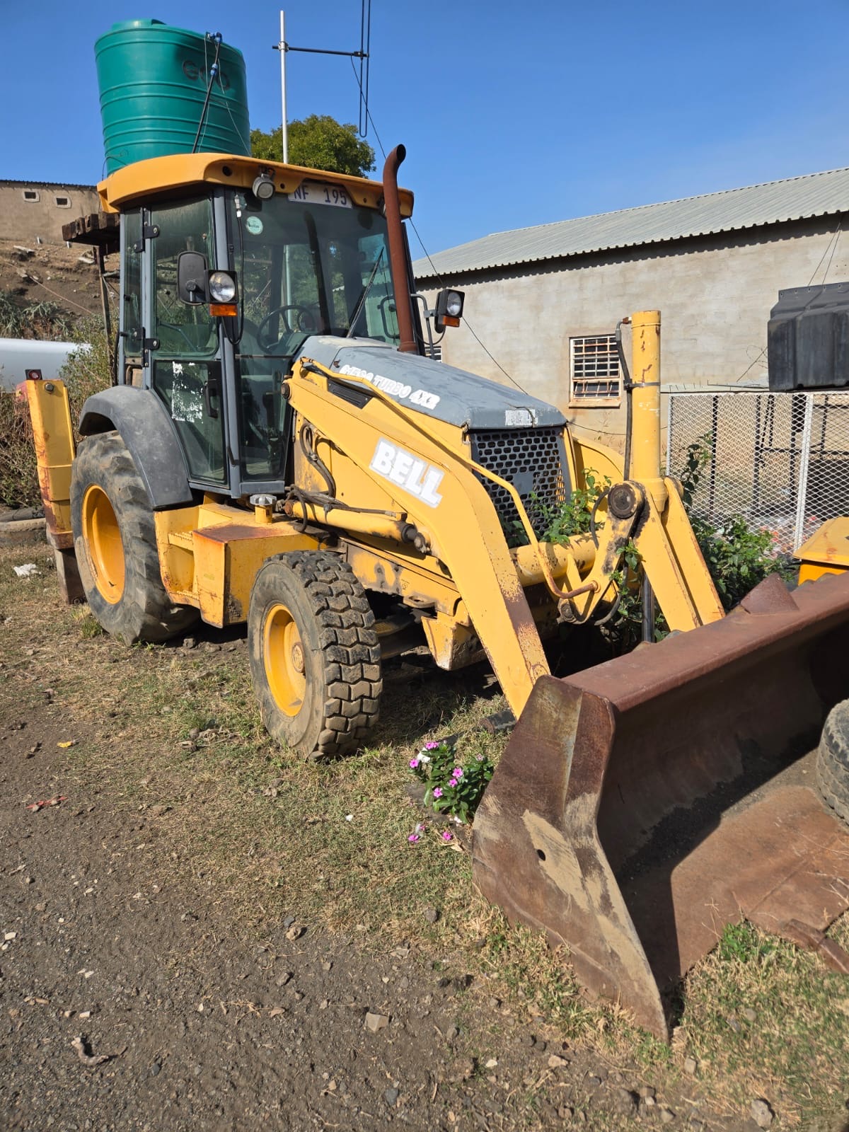 Bell Mega Turbo 4x4 Backhoe — Front Bucket