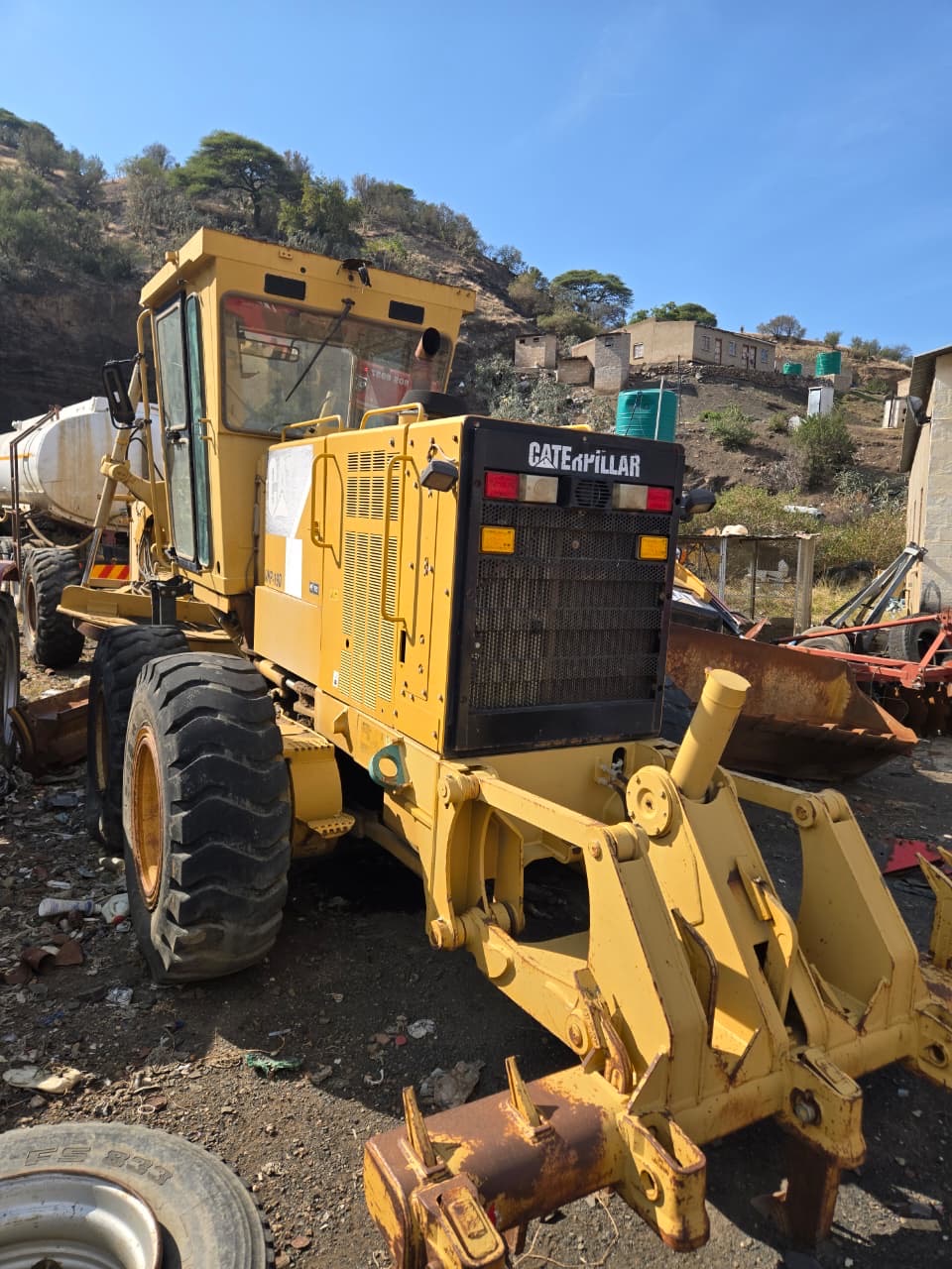 Caterpillar Motor Grader — Rear Engine