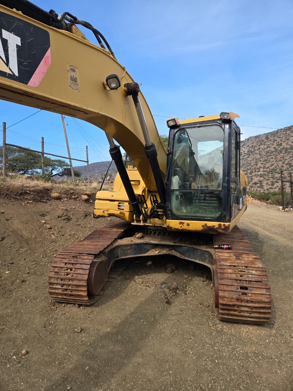 CAT Excavator — Cab & Undercarriage